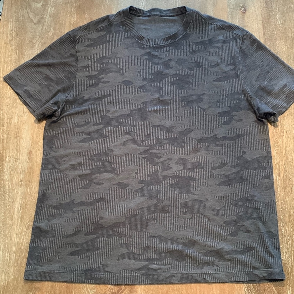 Lululemon Metal Vent Tech Short Sleeve Tee in Gray Camo